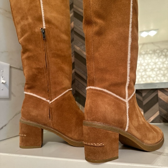 Fully fur lined Honey Tan suede boots by UGG, sz 9.5, never worn. #neutral - Picture 4 of 7